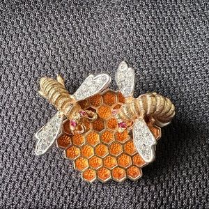Vintage Boucher Honeybee and Honeyocmb Brooch